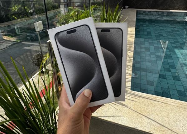 2 iPhones 15Pro MAX 
